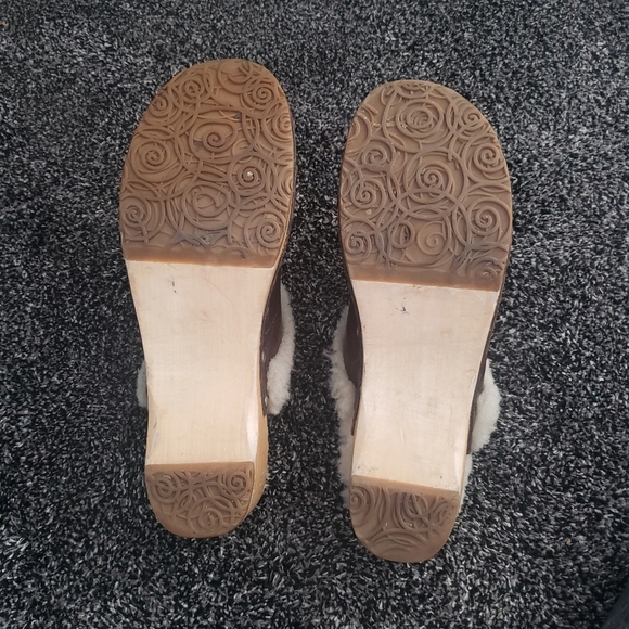 UGG 'Kalie' Naturally Distressed Shearling Lined Mules w/Wood Midsoles size 8 - Picture 2 of 10